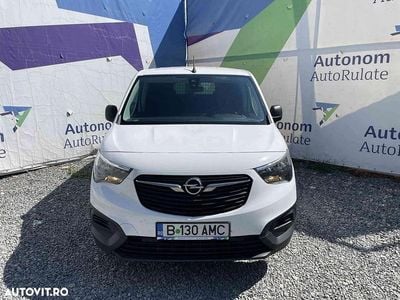 Culoarealb Utilizat 2021 Opel Combo Monovolum | 14.950 EUR (Scump)