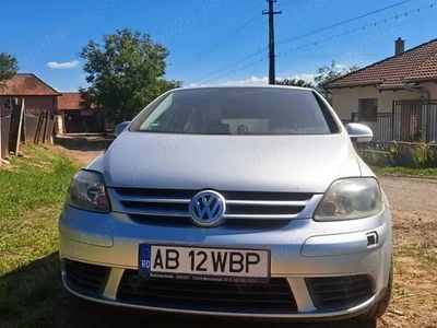 Utilizat 2005 VW Golf Berlinǎ | 2.700 EUR