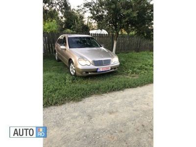Utilizat 2002 Mercedes C220 Berlinǎ | 1.400 EUR