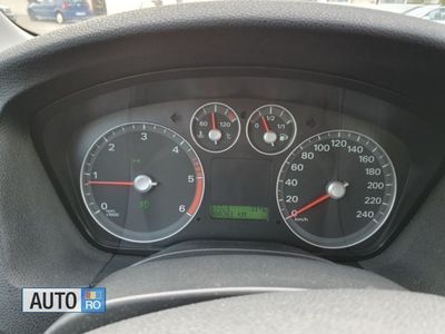 Albastru Utilizat 2005 Ford Focus Berlinǎ | 2.799 EUR (Puțin scump)