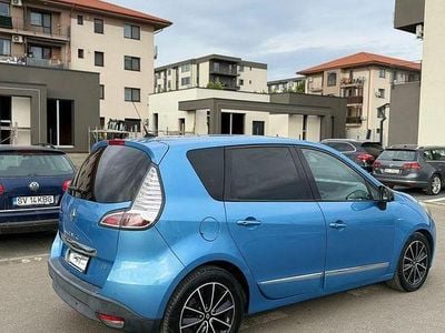 Culoarealbastru Utilizat 2013 Renault Scénic III Bose Edition Monovolum | 3.999 EUR (Preț bun)