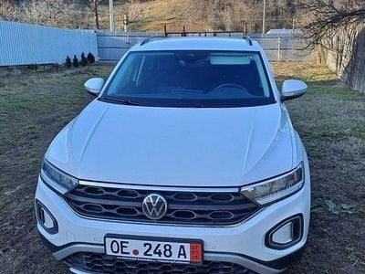 Second-hand VW T-Roc Move 116 CP (85 kW) 2023 Culoarealb SUV