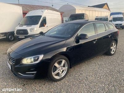 Second-hand Volvo V60 Momentum 280 CP (205 kW) 2015 Culoarenegru Break