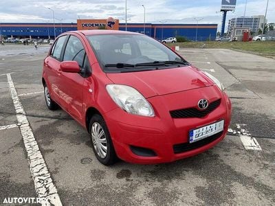 Second-hand Toyota Yaris Comfort 69 CP (50 kW) 2011 Culoarerosu Hatchback