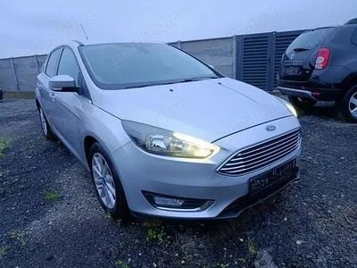 Gri Utilizat 2016 Ford Focus Titanium Hatchback | 7.410 EUR (Preț OK)
