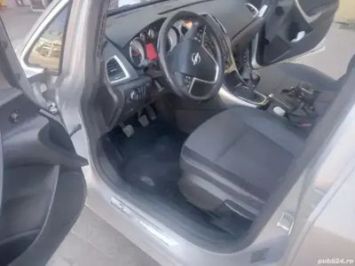 Second-hand Opel Astra 136 CP (100 kW) 2014 Gri Break