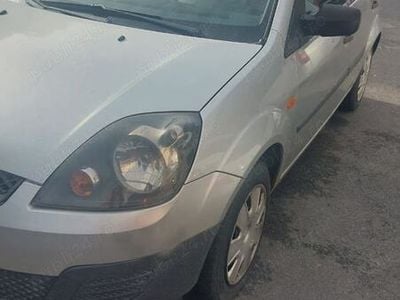 Second-hand Ford Fiesta 90 CP (66 kW) 2006 Argintiu Hatchback