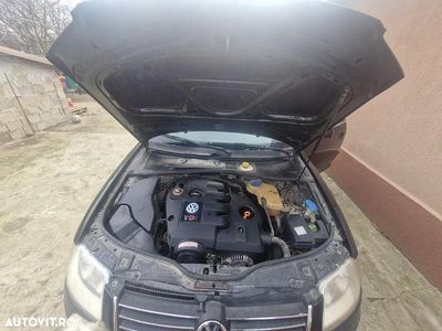 Second-hand VW Passat Basis 100 CP (73 kW) 2001 Culoarenegru Break