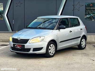 Second-hand Skoda Fabia Cool Edition 86 CP (63 kW) 2012 Culoareargint Hatchback