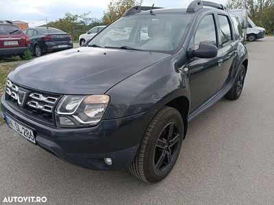 Gri Utilizat 2015 Dacia Duster Lauréate SUV | 8.190 EUR (Preț bun)