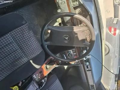 Utilizat 1989 Mercedes E200 Berlinǎ | 3.500 EUR