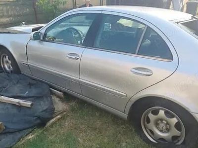 Utilizat 2004 Mercedes 220 Berlinǎ | 1.200 EUR