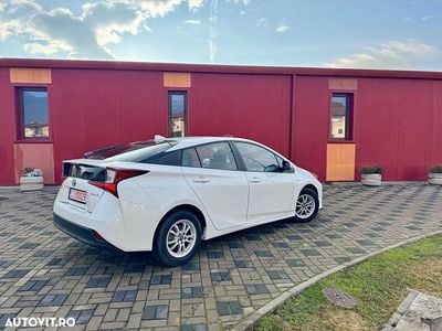 Second-hand Toyota Prius 122 CP (89 kW) 2019 Culoarealb Hatchback