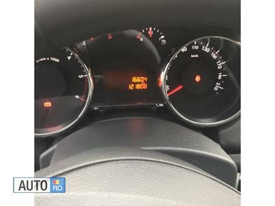 Second-hand Peugeot 5008 85 CP (62 kW) 2011 Rosu Monovolum