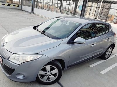 Gri Utilizat 2010 Renault Mégane III Hatchback | 5.650 EUR (Scump)