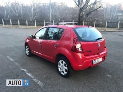 Second-hand Dacia Sandero 70 CP (51 kW) 2009 Rosu Hatchback