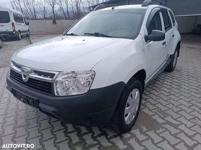 Second-hand Dacia Duster Lauréate 105 CP (77 kW) 2013 Culoarealb SUV