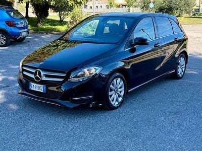 Culoarenegru Utilizat 2017 Mercedes B200 Monovolum | 7.900 EUR