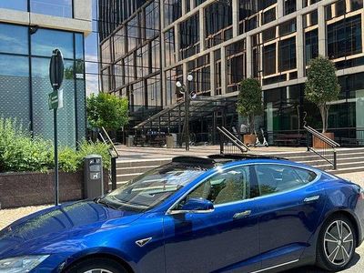 Culoarealbastru Utilizat 2015 Tesla Model S Hatchback | 26.990 EUR