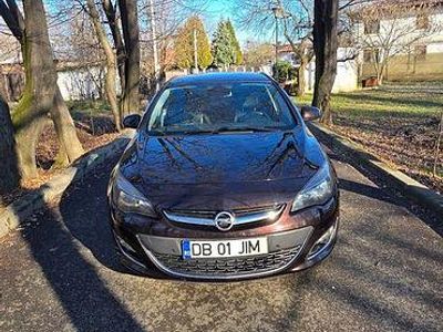 Culoaremaro Second-hand 2014 Opel Astra Enjoy Berlinǎ | 5.990 EUR (Scump)