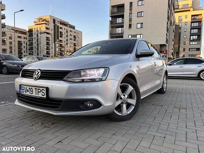 Second-hand VW Jetta 105 CP (77 kW) 2011 Culoaregri Berlinǎ