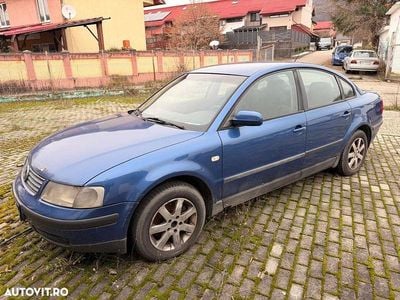 Culoarealbastru Utilizat 2003 VW Passat Comfortline Berlinǎ | 999 EUR (Preț bun)