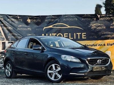 Second-hand Volvo V40 Momentum 190 CP (139 kW) 2015 Culoarealbastru Hatchback