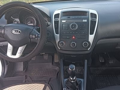 Second-hand Kia Ceed 215 CP (158 kW) 2012 Alb Hatchback