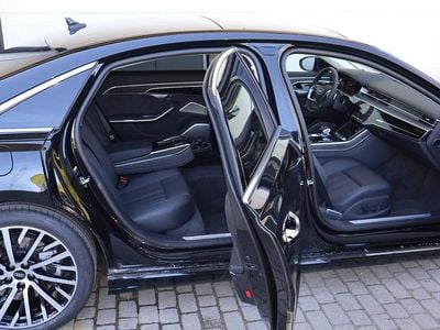 Utilizat 2024 Audi A8L Berlinǎ | 90.358 EUR (Preț bun)