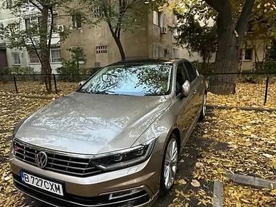 Second-hand VW Passat R-line 180 CP (132 kW) 2016 Berlinǎ