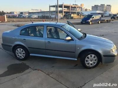 Gri Utilizat 2002 Skoda Octavia Hatchback | 2.990 EUR