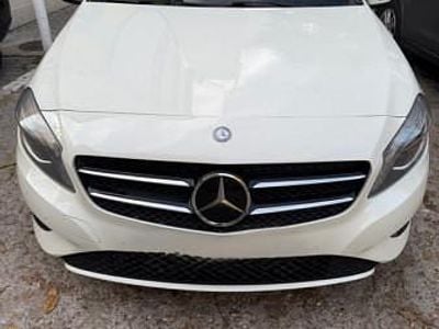 Alb Utilizat 2015 Mercedes A180 Hatchback | 8.800 EUR (Scump)