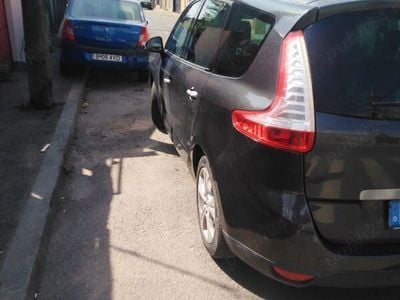 Utilizat 2010 Renault Scénic III Monovolum | 2.500 EUR