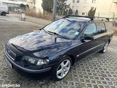 Second-hand Volvo V70 163 CP (119 kW) 2004 Culoarenegru Break