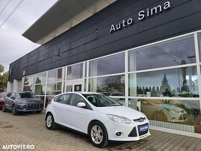 Culoarealb Utilizat 2011 Ford Focus Hatchback | 5.990 EUR (Puțin scump)