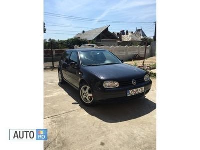 Second-hand VW Golf IV 101 CP (74 kW) 2001 Negru Hatchback