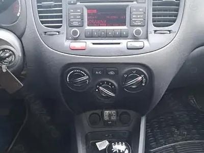 Second-hand Kia Rio 97 CP (71 kW) 2011 Negru Hatchback