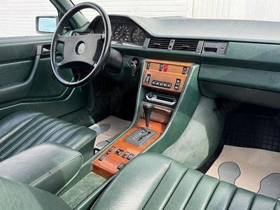 Verde Utilizat 1988 Mercedes 300 Berlinǎ | 11.500 EUR