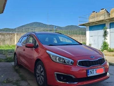 Second-hand Kia Ceed Classic 109 CP (80 kW) 2016 Rosu Hatchback