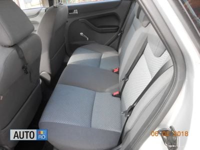 Second-hand Ford Focus 90 CP (66 kW) 2006 Argintiu Berlinǎ