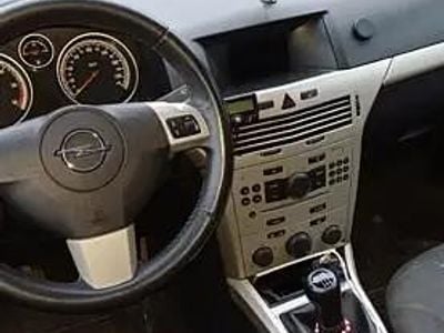 Alb Utilizat 2008 Opel Astra Hatchback | 2.000 EUR
