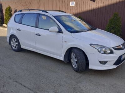 second-hand Hyundai i30 break 1.4 benzină +gaz Fab 2011