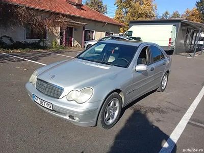 Second-hand Mercedes 200 175 CP (128 kW) 2001 Berlinǎ