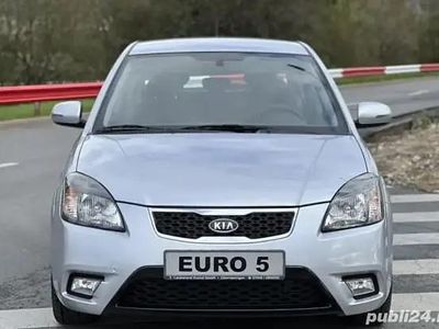 Gri Utilizat 2010 Kia Rio Vision Berlinǎ | 4.500 EUR