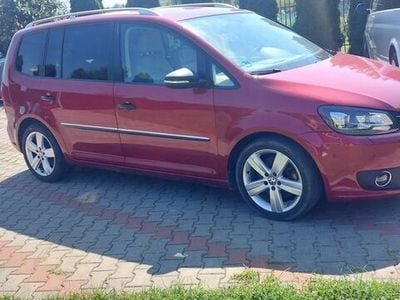 Second-hand VW Touran Highline 177 CP (130 kW) 2011 Rosu Monovolum