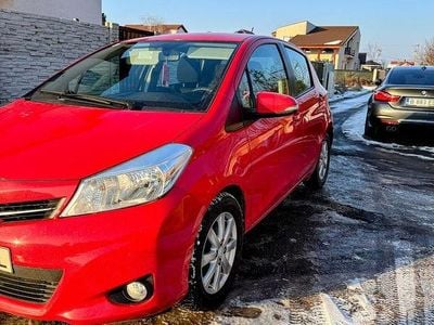 Culoarerosu Utilizat 2013 Toyota Yaris Hatchback | 5.540 EUR (Preț bun)