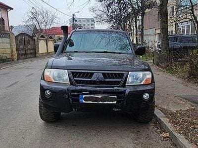 Culoarenegru Utilizat 2005 Mitsubishi Pajero Intense SUV | 8.500 EUR