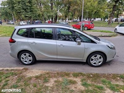 Second-hand Opel Zafira Tourer Active 165 CP (121 kW) 2014 Culoaregri Monovolum
