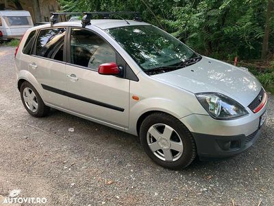 Second-hand Ford Fiesta 80 CP (58 kW) 2008 Argint Hatchback