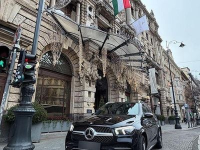 Second-hand Mercedes GLE300 245 CP (180 kW) 2019 Culoarenegru SUV